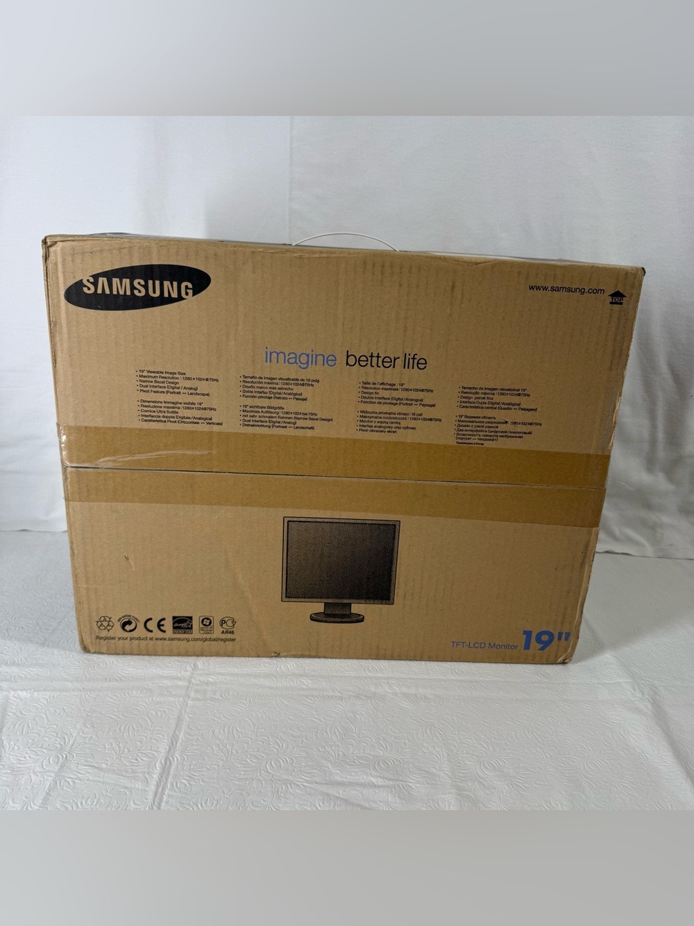 Samsung 940BX 19" monitor New In The Box